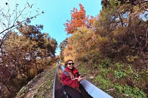 Vạn Lý Trường Thành: Trải nghiệm trượt máng giữa mùa lá đỏ