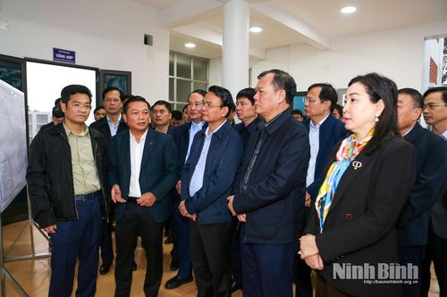 Đồng chí Bí thư Tỉnh ủy Đặng Xuân Phong khảo sát định hướng phát triển khu vực sông Hồng; hai bên sông Đào và kiểm tra một số dự án trên địa bàn