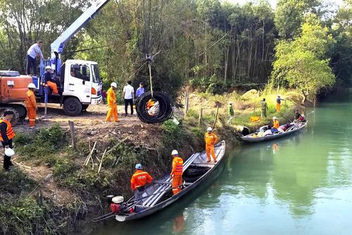 Thắp sáng các 'vùng lõm' giữa đại ngàn