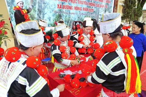 Xã Đường Hồng tổ chức Hội thi thêu họa tiết, hoa văn trên trang phục người Dao đỏ năm 2025