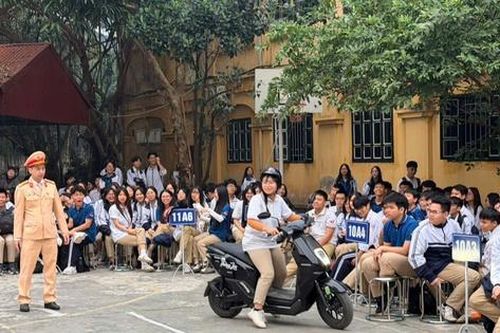 Hà Nội tập huấn kỹ năng lái xe an toàn cho 1.600 học sinh THPT Trung Văn