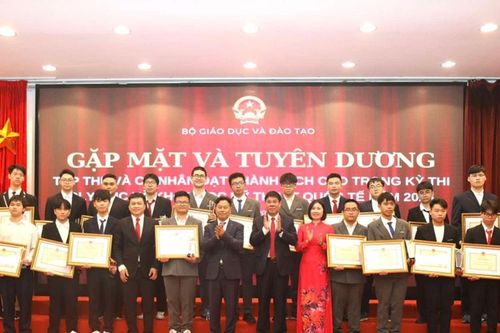 Bộ GD-ĐT tuyên dương học sinh đoạt giải Olympic và khoa học kỹ thuật quốc tế năm 2025
