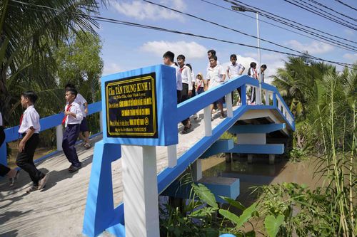 NHNN Khu vực 2 chung sức khánh thành cầu ấp Tân Trung Kinh