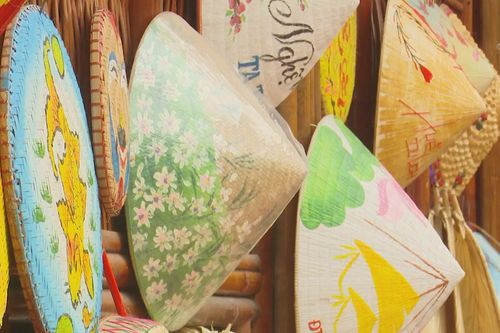 Trăn trở giữ hồn nghề nón lá làng Chuông
