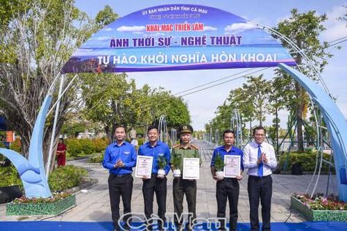 Trao giải và triển lãm Ảnh Thời sự - Nghệ thuật với chủ đề 'Tự hào Khởi nghĩa Hòn Khoai'