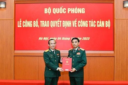 Giáo sư, Tiến sĩ Lê Hữu Song, Giám đốc Bệnh viện Trung ương Quân đội 108 nhận quân hàm Trung tướng