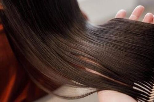 7 bí quyết đơn giản tại nhà cho mái tóc suôn mượt, óng ả