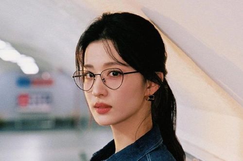 Vương Sở Nhiên cận tới 6 độ nhưng thà đeo kính còn hơn phẫu thuật xóa cận?