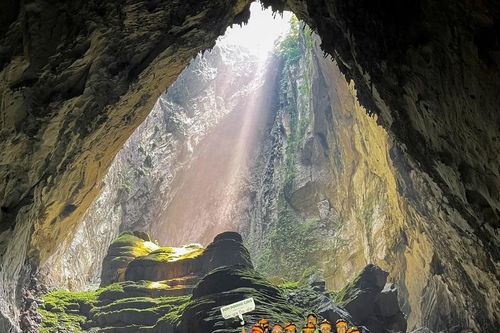 Tour khám phá hang Sơn Đoòng đã kín chỗ