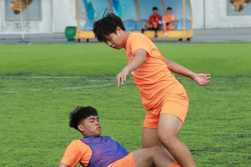 Vô hiệu hóa chân sút số 1 Tây Hồ, THPT Chúc Động vẫn phải dừng bước