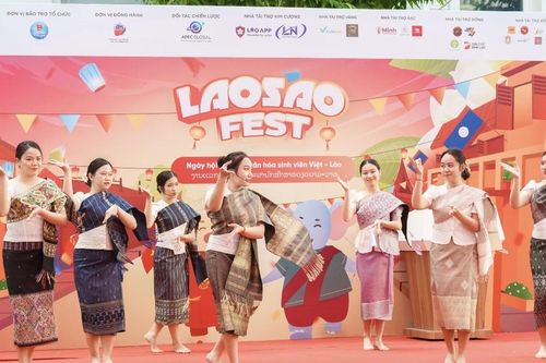 Giao lưu văn hóa sinh viên Việt – Lào