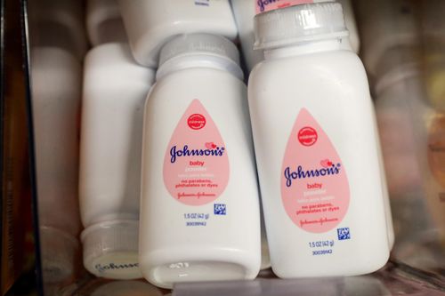 Johnson&Johnson bồi thường 40 triệu USD vì phấn rôm gây ra ung thư