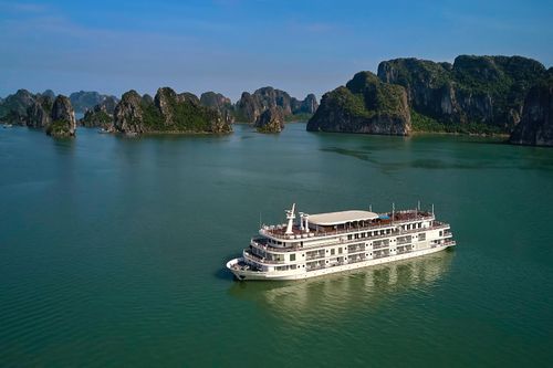 Cuộc đua làm mới tuyến du thuyền trên vịnh Hạ Long
