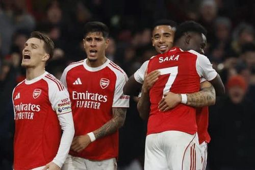 Arsenal thắng nhọc đội bét bảng nhờ hai pha phản lưới