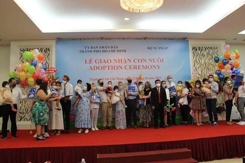 Bảo vệ tối ưu quyền lợi cho trẻ nhận làm con nuôi
