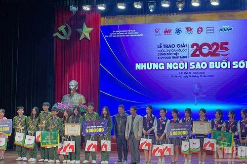 Trao giải cuộc thi 'Thắp sáng những ngôi sao buổi sớm'