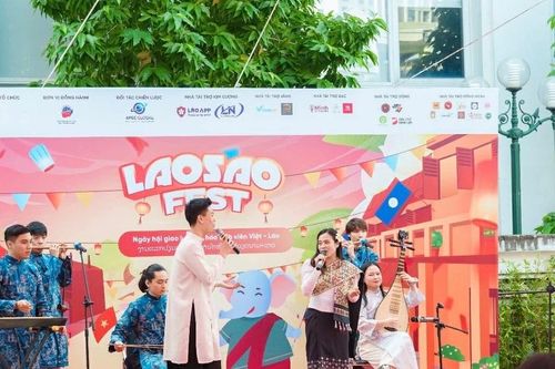 Gắn kết sinh viên Việt Nam-Lào bằng giao lưu văn hóa