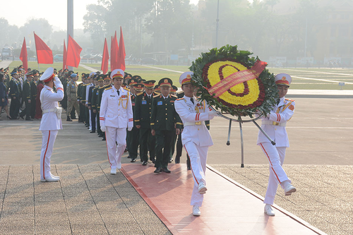 Thành kính dâng Bác chiến công