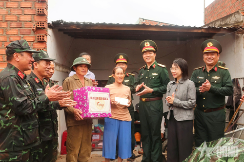Quân đoàn 34 thăm cán bộ, chiến sĩ 'Chiến dịch Quang Trung'