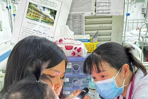 Số trẻ mắc tay chân miệng chuyển nặng có xu hướng gia tăng