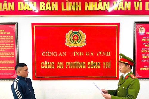 Khởi tố đối tượng đập phá quán karaoke ở Hà Tĩnh