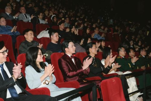 Hơn 6.000 khán giả quốc tế xem 'Mưa đỏ' tại Pháp