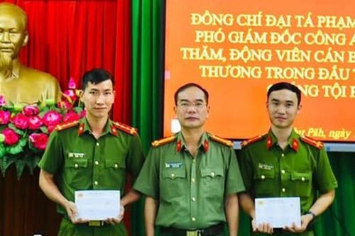 Gia Lai: Hai cán bộ Công an xã bị đối tượng nhiễm HIV gây thương tích chảy máu