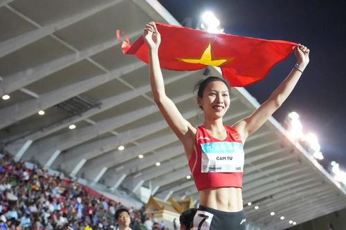 Lê Thị Cẩm Tú và khoảnh khắc một ngôi sao bước ra ánh sáng