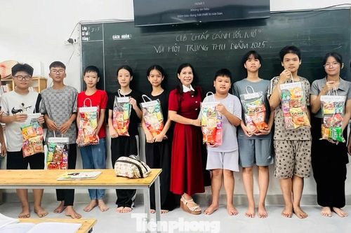 Cô giáo 27 năm gieo chữ miễn phí giúp học sinh nghèo Đà Nẵng