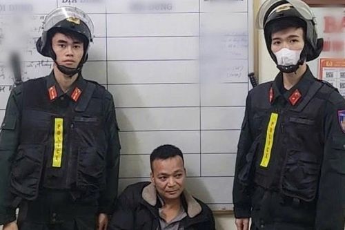 Tạm giam tài xế tông cảnh sát, 'thông chốt' kiểm tra nồng độ cồn
