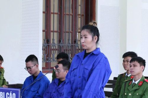Bí mật trong chiếc vali đen của người phụ nữ ngoại quốc