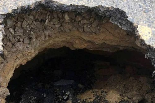 Tìm 'thủ phạm' gây sụt lún trên Quốc lộ 49 tại Huế