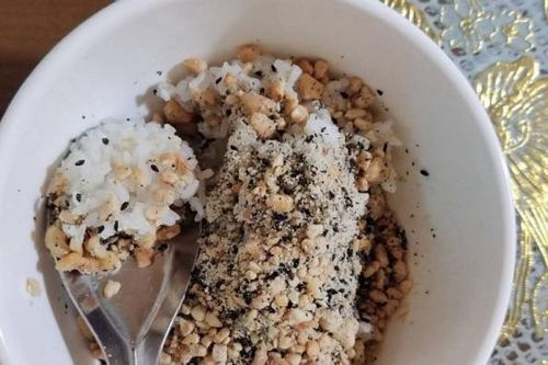 Bé 4 tuổi đột ngột tím tái phải cấp cứu khi đang ăn cơm muối vừng