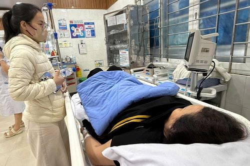 Hơn 50 ca nghi ngộ độc thực phẩm, Quảng Ngãi tạm ngưng chuỗi bánh mì nổi tiếng