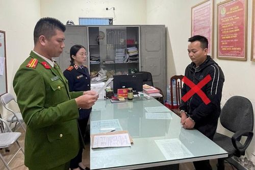Tạm giam đối tượng lái mô tô đâm vào Cảnh sát giao thông ở TP Hải Phòng