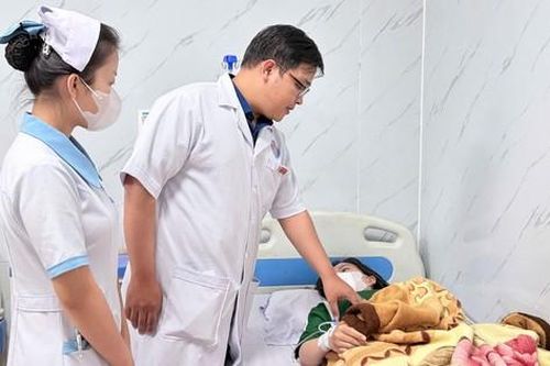 Gần 30 người nhập viện nghi ngộ độc sau khi ăn bánh mì, Quảng Ngãi khẩn trương điều tra