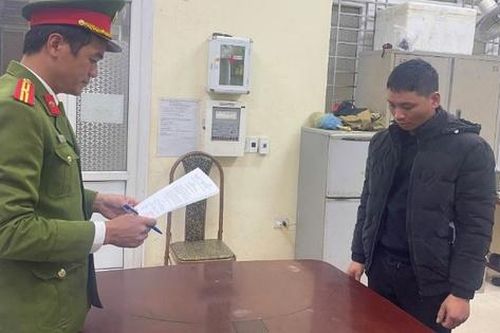 Bắt gã trai đi ăn cỗ cưới rồi trộm tiền phong bì mừng của chủ nhà