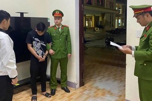 Vừa ra tù, nam thanh niên trộm ô tô để đón bạn gái