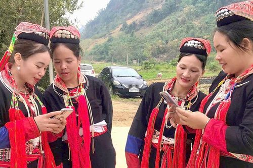 Mở 'cánh cửa tri thức số' cho người dân vùng dân tộc thiểu số