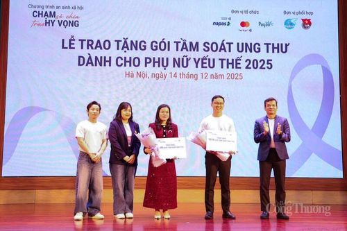 Chạm sẻ chia, mở lối hy vọng cho phụ nữ yếu thế