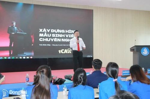 70 sinh viên tham gia tìm hiểu môi trường làm việc tại doanh nghiệp