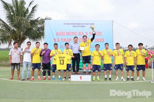 Sôi nổi giải bóng đá 5 người dành cho đảng viên