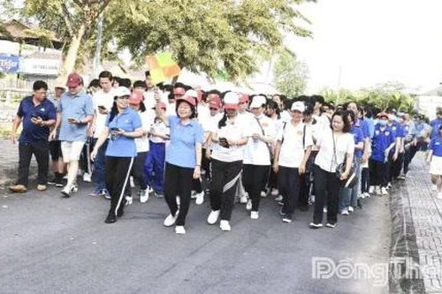 Đồng chí Trương Mỹ Hoa dự Lễ phát động Chương trình chạy bộ UpRace 2025