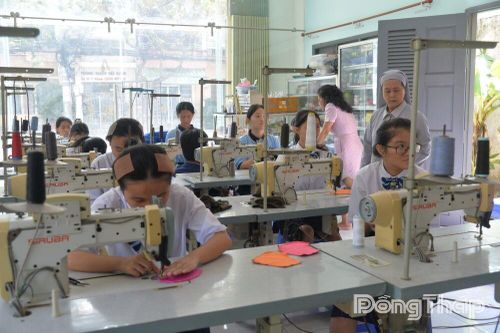 Dạy nghề, hành trang giúp trẻ khuyết tật hòa nhập cộng đồng