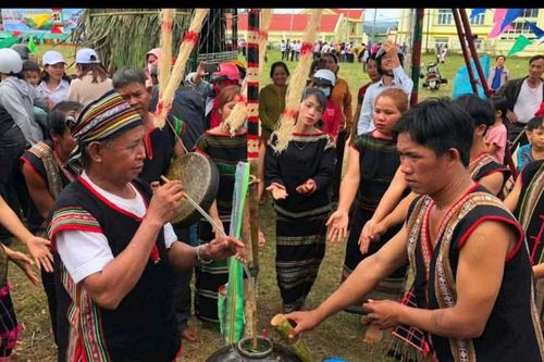 Rượu cần M'nông - men nồng nàn giữa đại ngàn
