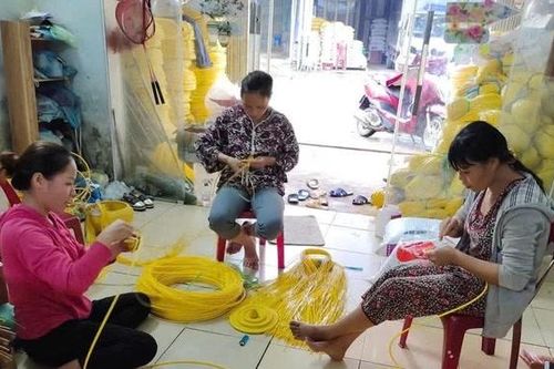 Phụ nữ xã Thượng Cốc giúp nhau giảm nghèo bền vững