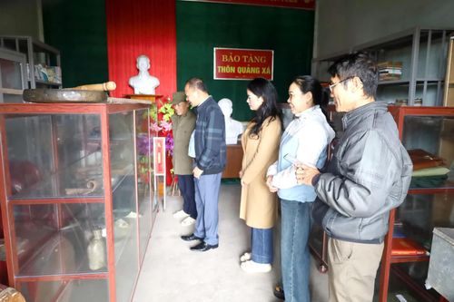 Kể chuyện sử làng bằng... hiện vật