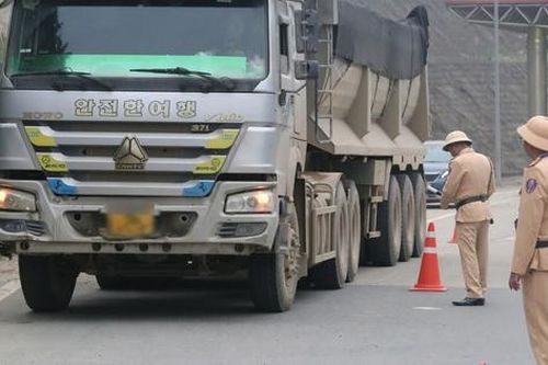 Người dân Phú Thọ khốn khổ vì xe tải trọng lớn lao nhanh trên đường