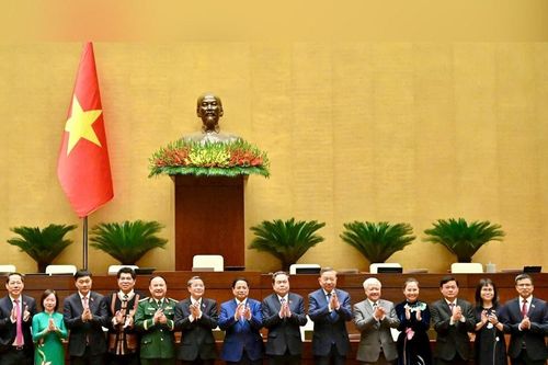Đoàn đại biểu Quốc hội tỉnh Nghệ An năm 2025 Vững bản lĩnh, tròn trách nhiệm, gần Nhân dân