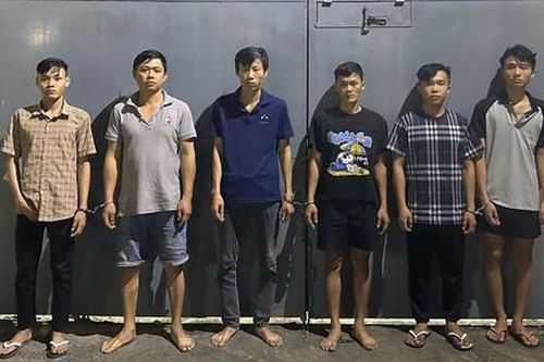 Nhóm công nhân dùng xe nâng lấy trộm tài sản của doanh nghiệp